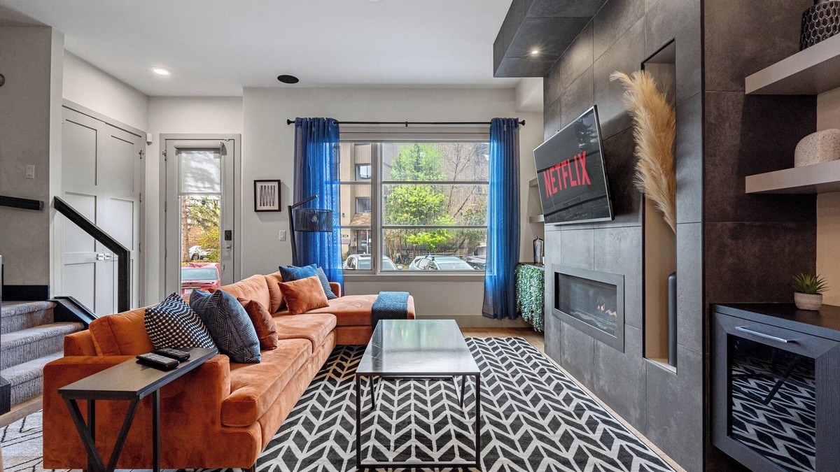 Hillhurst House | *Rare find* Calgary’s Finest |Cozy and Vibrant Double King Beds|Stampede Special