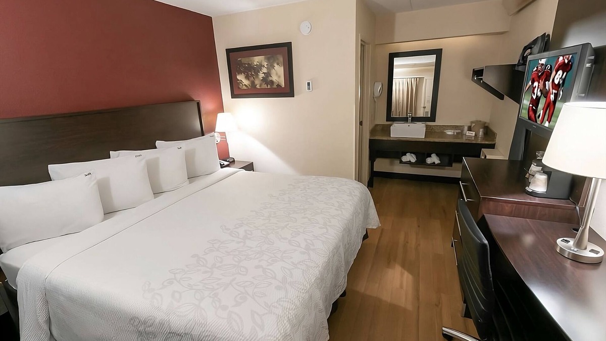 Secaucus House | Rare Find! Close to Empire State Building, Pet Friendly Property