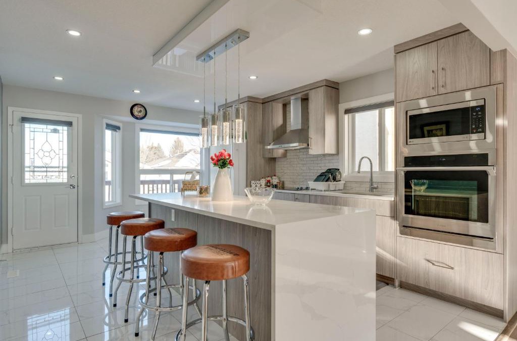 Calgary Ski Chalet | Rare Find fully renovated 6 bedroom 3 bath and both levels