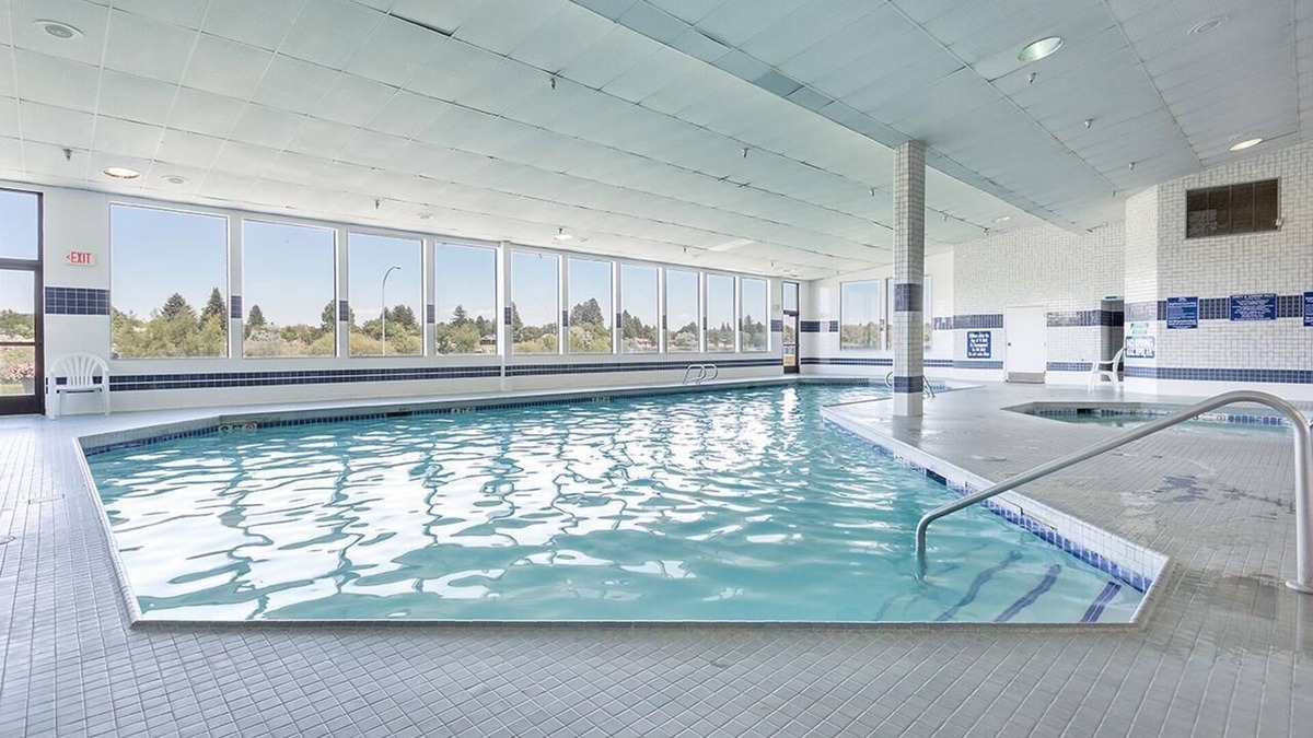 Idaho Falls Hotel | RARE FIND! ONE GORGEOUS UNIT! COMPLETE WITH SPA, POOL, HOT-TUB