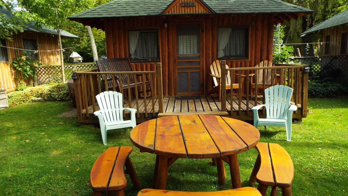 Traverse City Cabin | Rare find-Waterfront Lake Leelanau Cabin at Au She Gun with weekend stays!