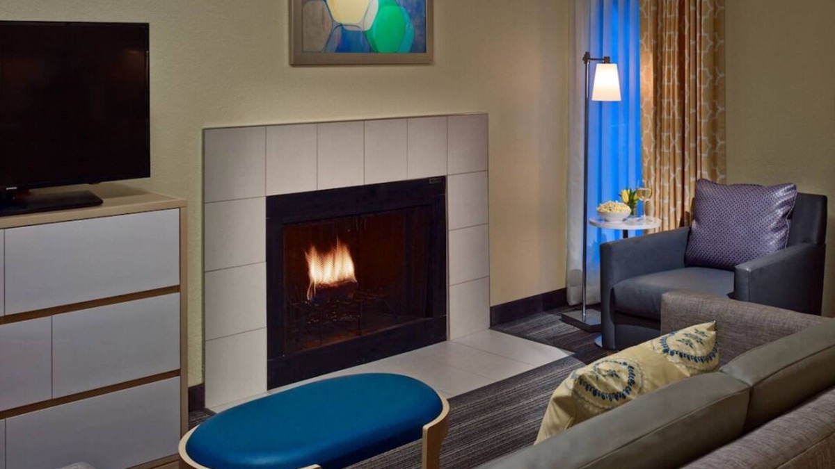 Eagan House | Rare Gem! 4 Convenient Units, Pool, Free Breakfast, Pets-Friendly Property