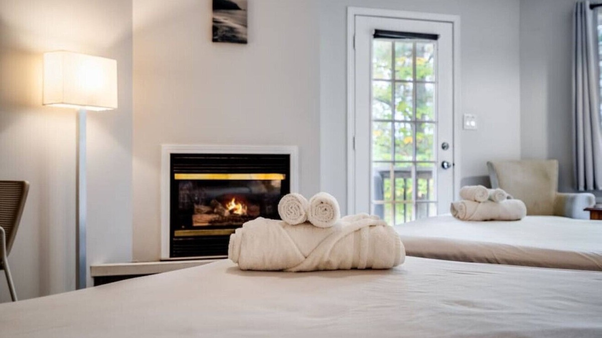 Dwight Cabin | Rare Muskoka Chalet Suite - A2