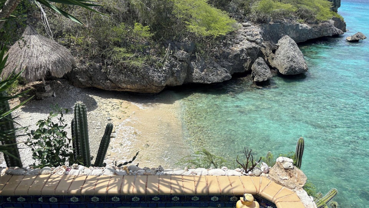 Bisento Cottage | RARE-ON THE BEACH. Couples only. Private, Surrounded by nature. ZEN ALL DAY LONG