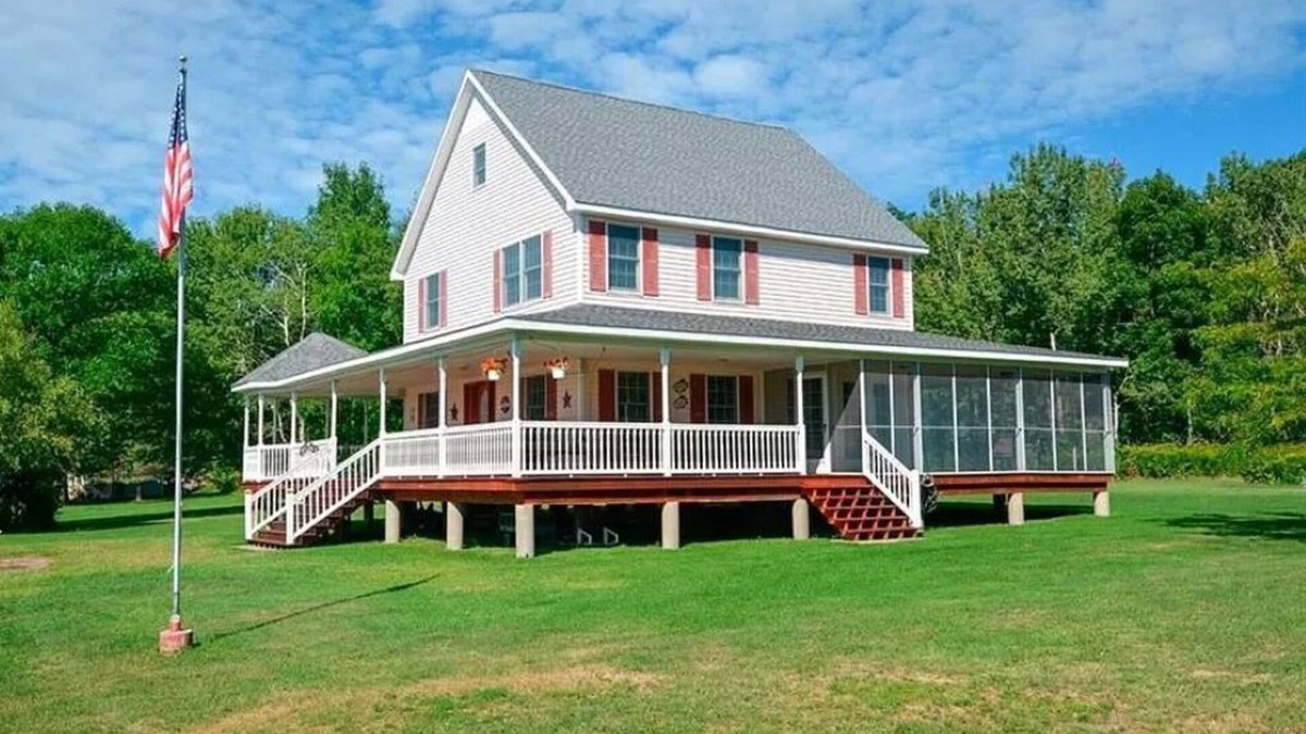 Frontenac Cottage | RARE OPPURTUNITY. COTTAGE on Round Island!