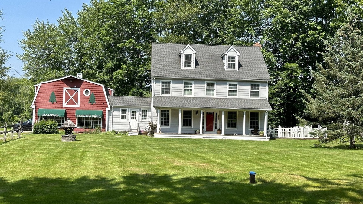 Easton House | Rare-Private Cozy Country-home on Christmas tree farm setting.