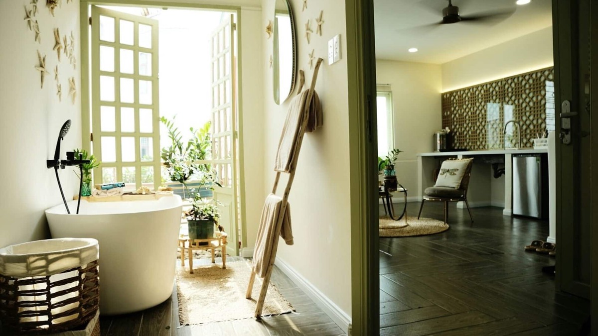 District 10 House | RARE Rooftop 1Br Apt Sunny Garden Bacony Bathtub Central D3 Street Food Paradise