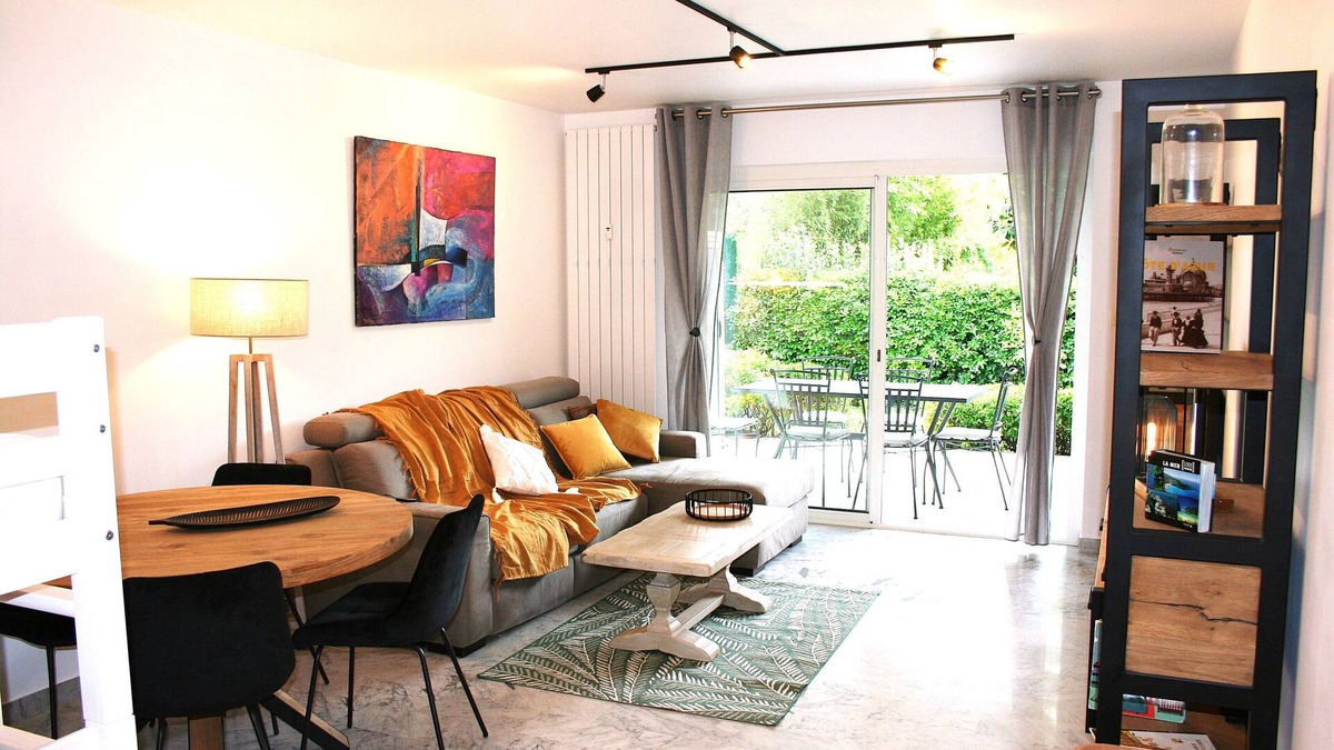 Cagnes-sur-Mer Apartment | Rare seaside garden apartment