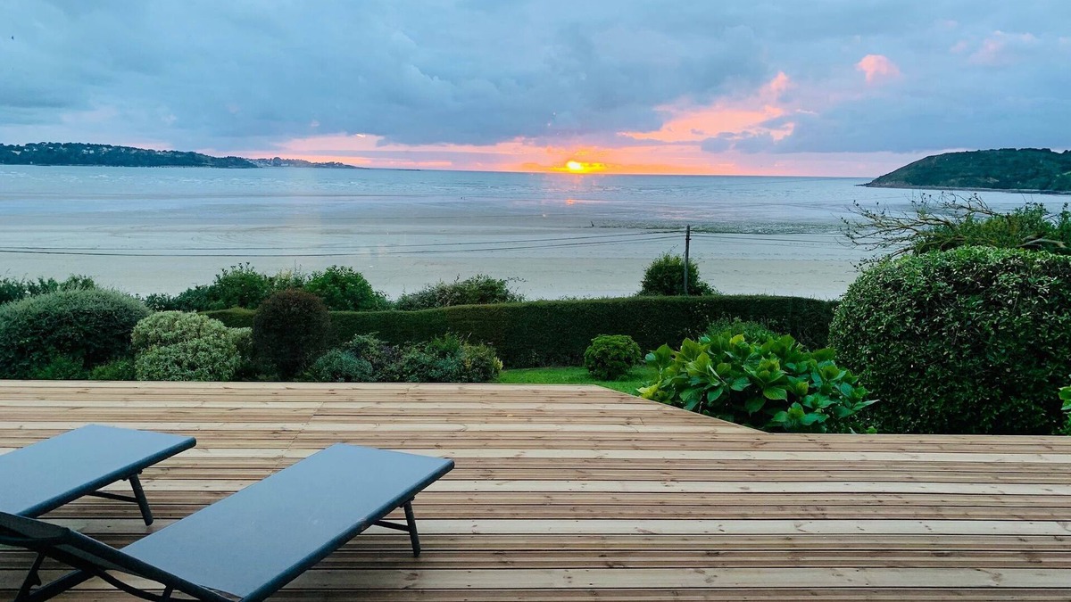 Saint-Michel-en-Greve Apartment | RARE : Waterfront garden cocoon