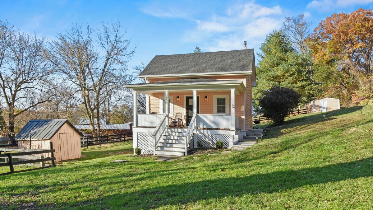 Lovettsville Cottage | Raspberry Retreat Cottage