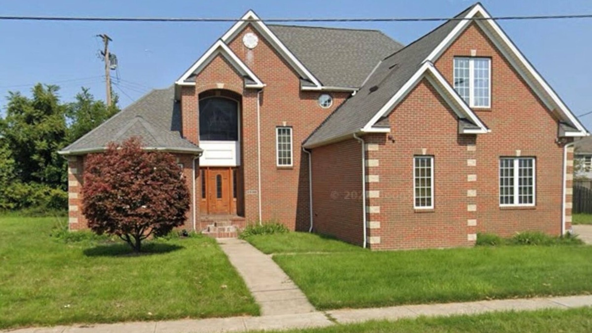 Cleveland House | Rated Top 4 Places to Stay in Cleveland by cleveland.com newspaper!