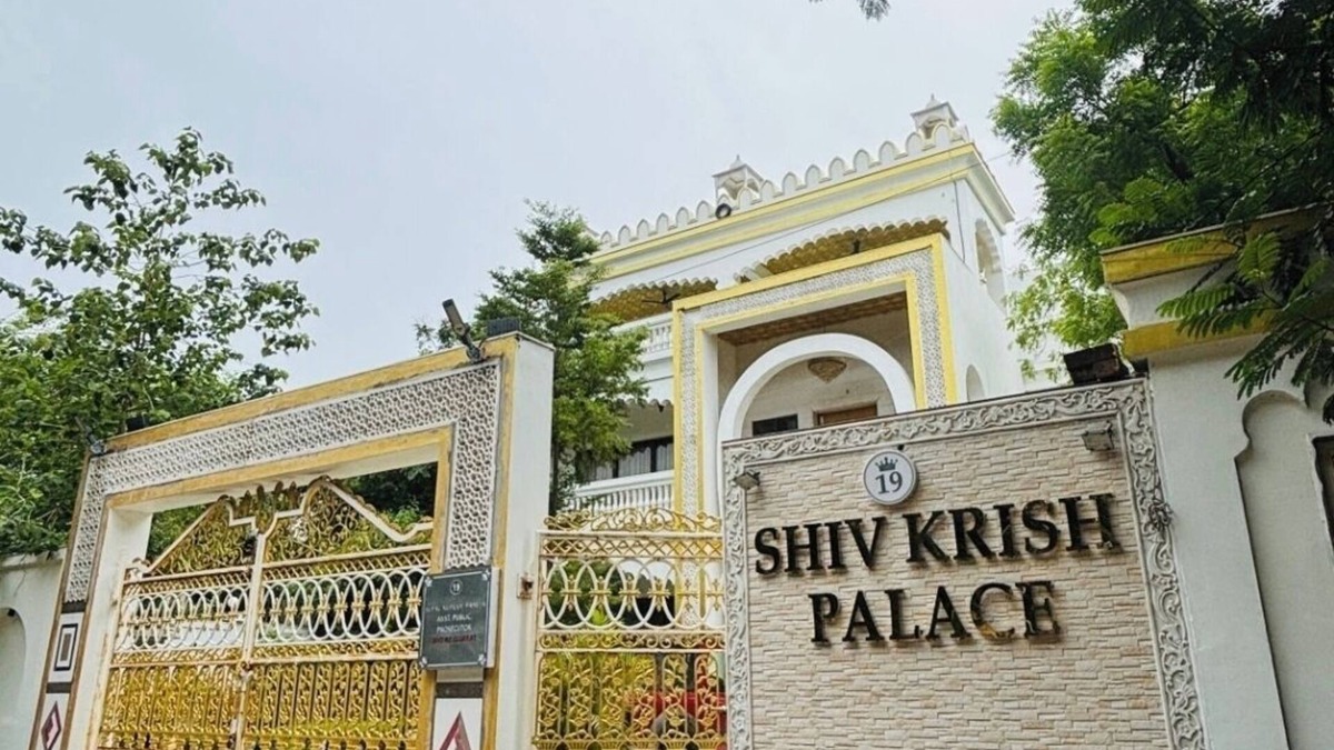 Sanand Villa | Rates are per rooms with roof top private pool.kitchen also provided.