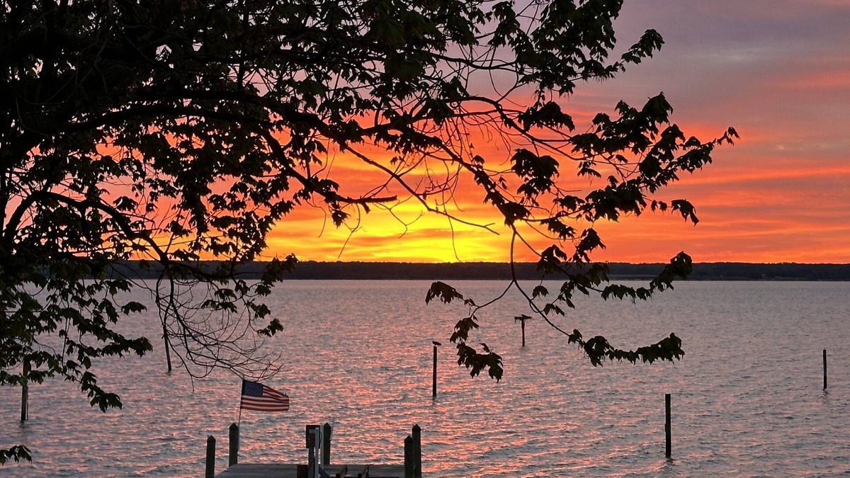 Tappahannock House | RATES REDUCED for winter season. Book your getaway at The River!