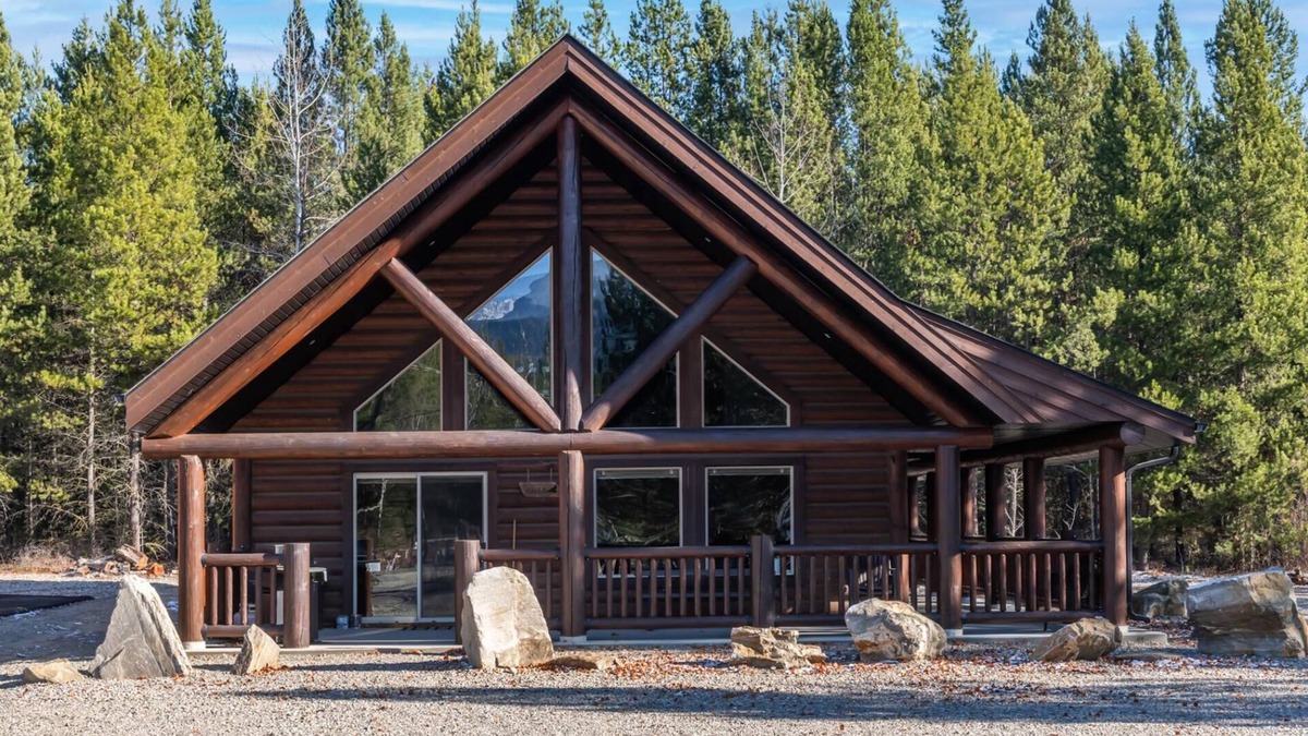 Valemount House | Raven Cabin Vacation Rental