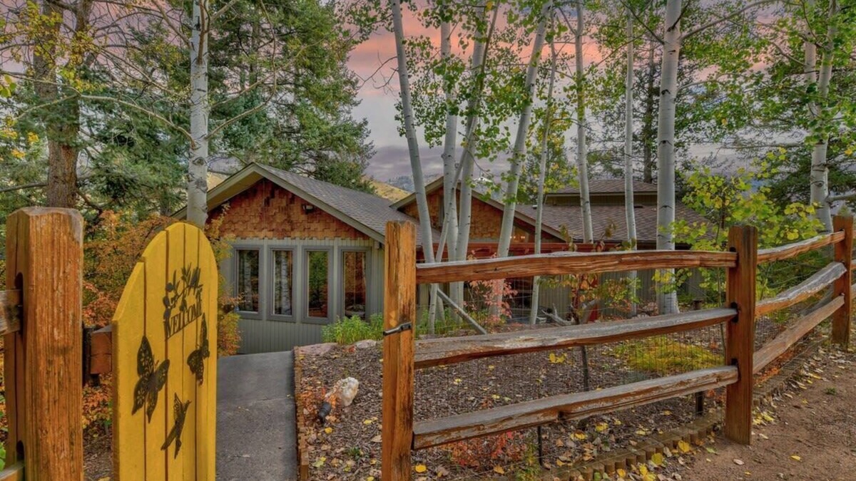 Cascade-Chipita Park House | Raven's Nest - pet friendly, hot tub, enchanted