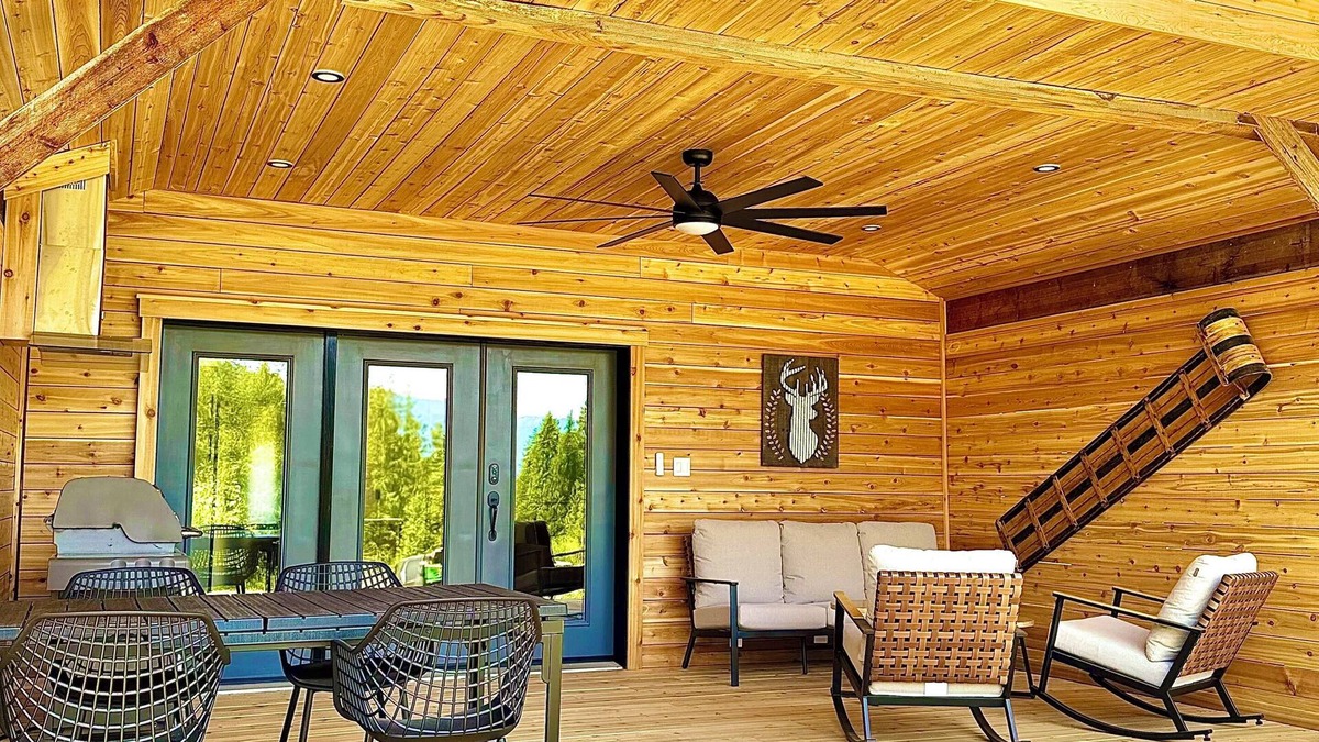 Balfour Ski Chalet | RAVEN’S NEST *Tiny Luxury Mountain Chalet* Spectacular Indoor & Outdoor living!