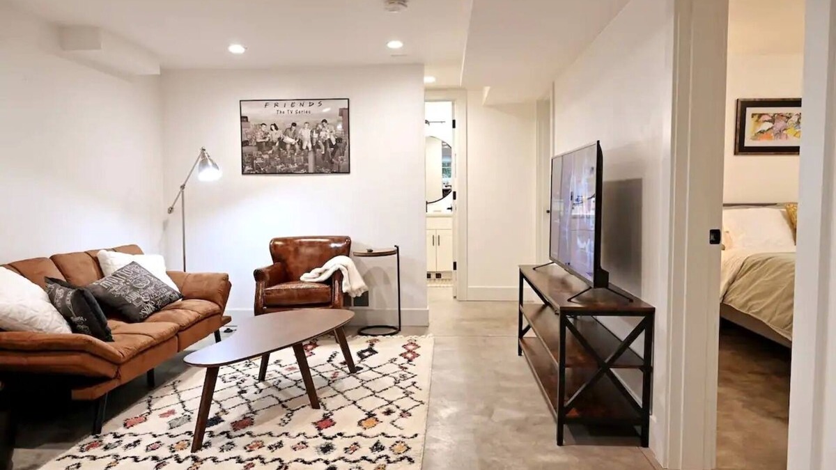 University District House | Ravenna Chic Escape/8 mins from UW/N Seattle by Zen Living