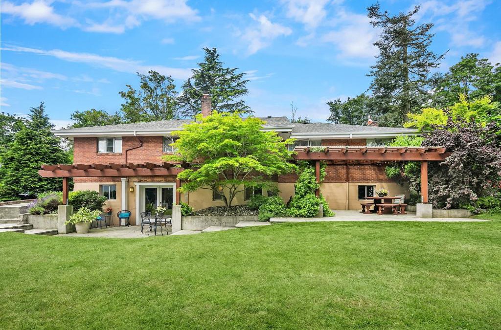 Ravenna Apartment | Ravenna Retreat - Free Parking - 1GBPS Fiber WIFI - Near UW