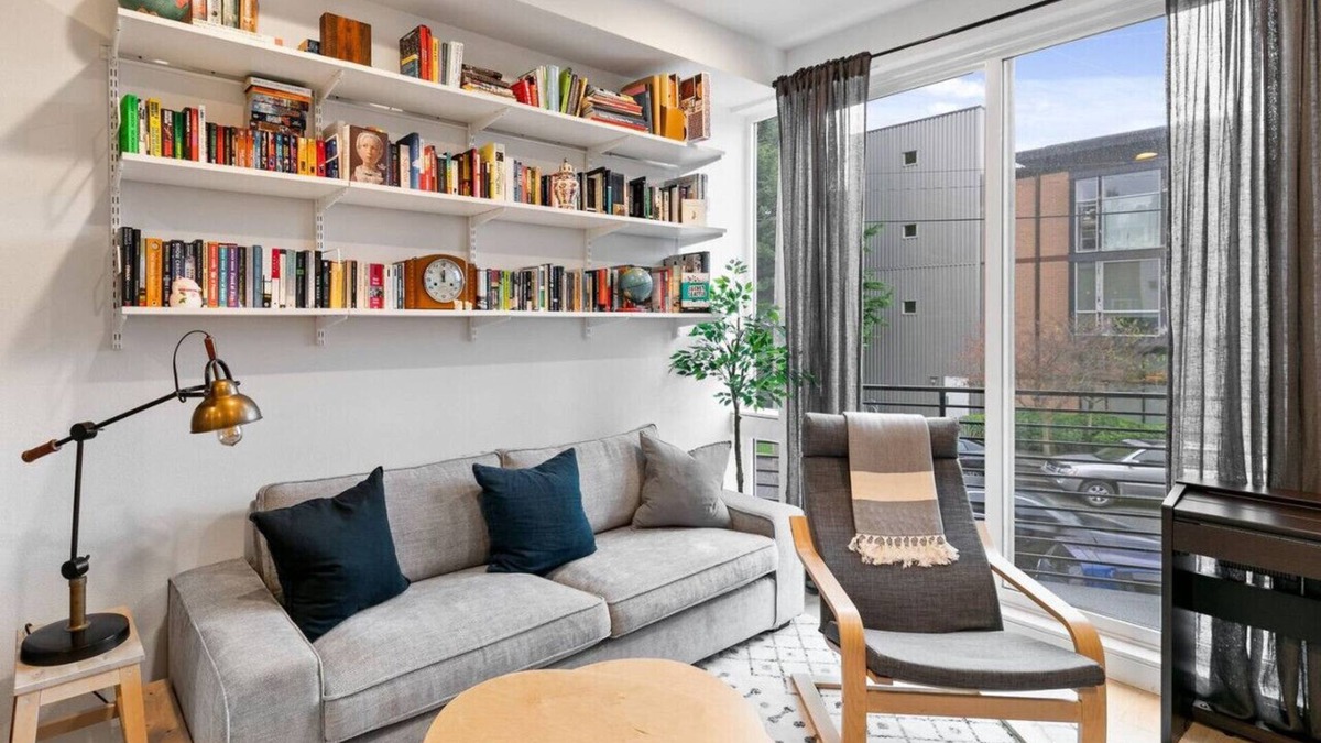 University District House | Ravenna Trailside Retreat Walk to UW and U-Village