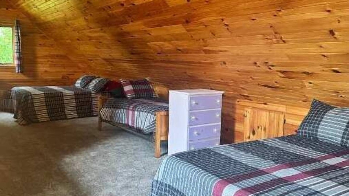 Huntingdon House | Raystown lake close to boat launch and all amenities wooded paradise