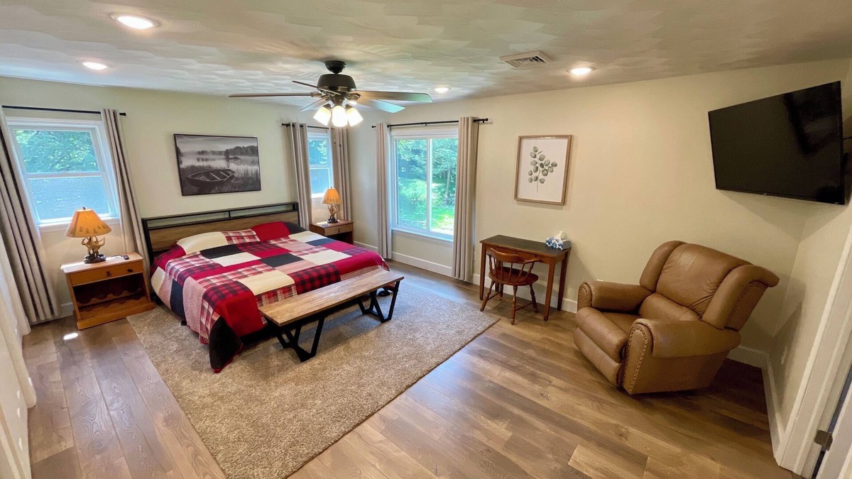 Saxton Cabin | Raystown Vacations: The Fox Den ~ Linens incl ~ EZ Boat Parking~ Dogs welcome!