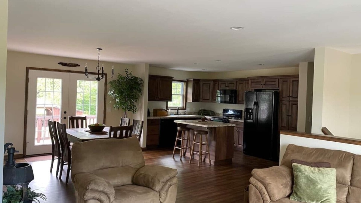 Cassville House | Raystown’s Rustic Homestead