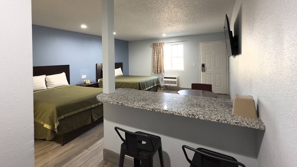 Rogers Hotel | Razorback Inn