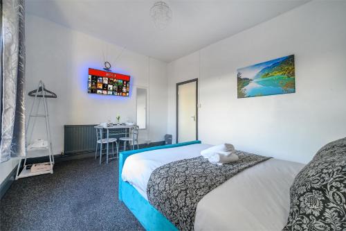 Churwell House | -RB27A- For your relaxed & Cosy stay,Free Parking