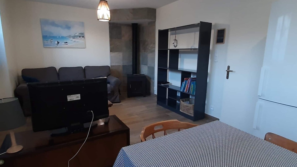 Ploneour-Lanvern House | Rdc de Maison Plein Pied 2 Chambres 2 SDB Terrasse Jardin 10 mn des Plages