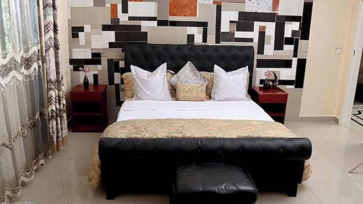 Victoria Falls Villa | Regina Francesca Villa. Portland
