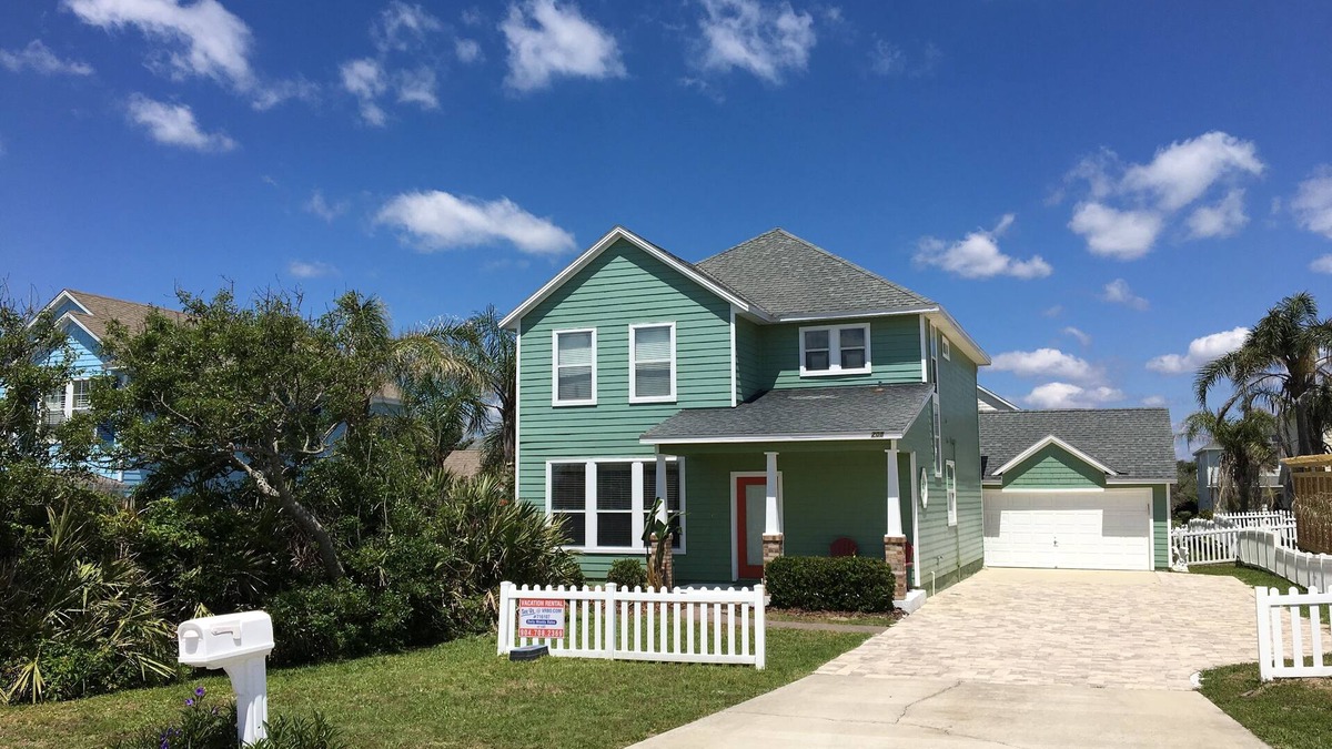 Vilano Beach House | Read our Reviews! We are the heart of Vilano Beach & steps away from the ocean