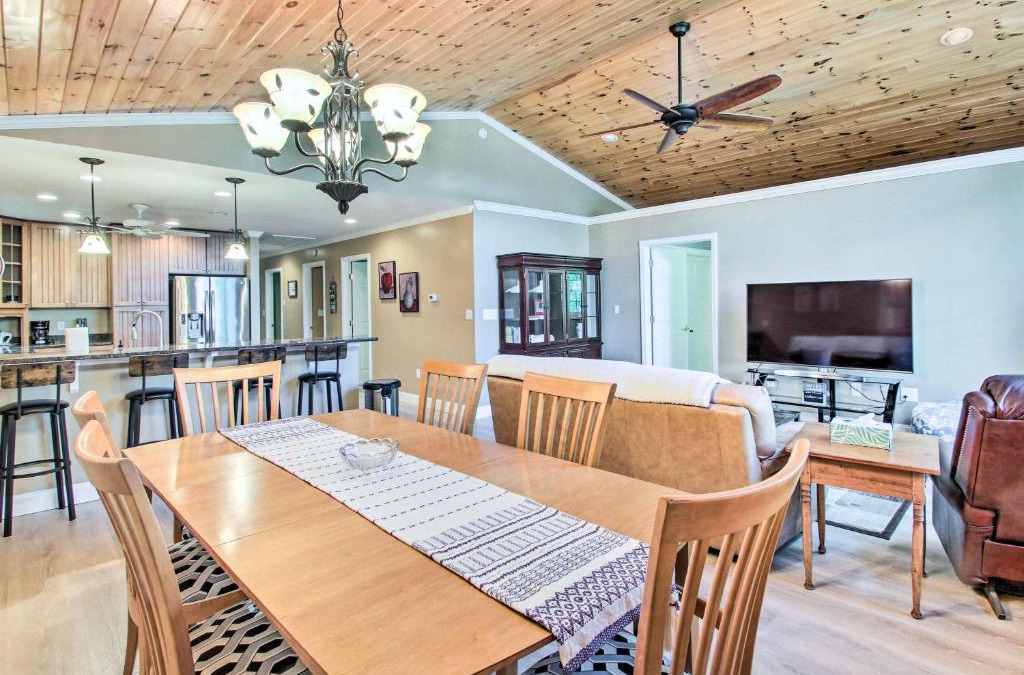 Readfield House | Readfield Retreat with Lake Maranacook Views!
