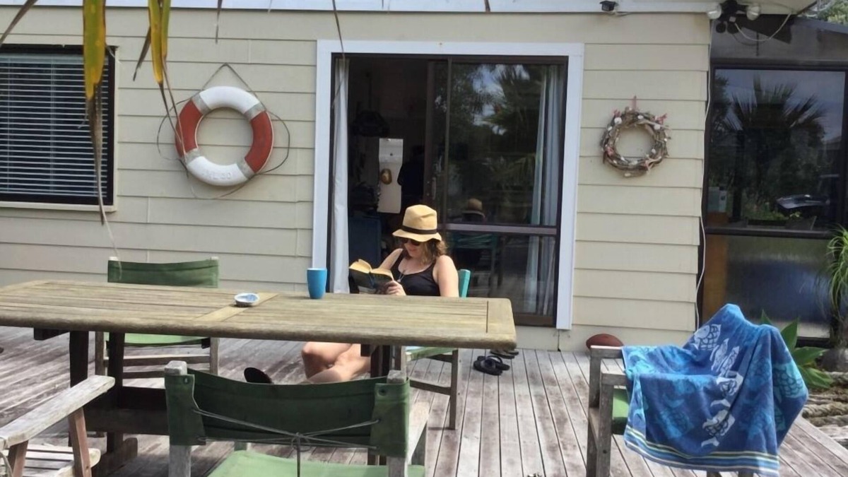 Mangawhai Heads House | Real Kiwi Bach at the Heads, short drive to beach, shorter walk to estuary.