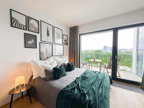Karlin Apartment | REAL Living by REFA Balcony Retreat 91