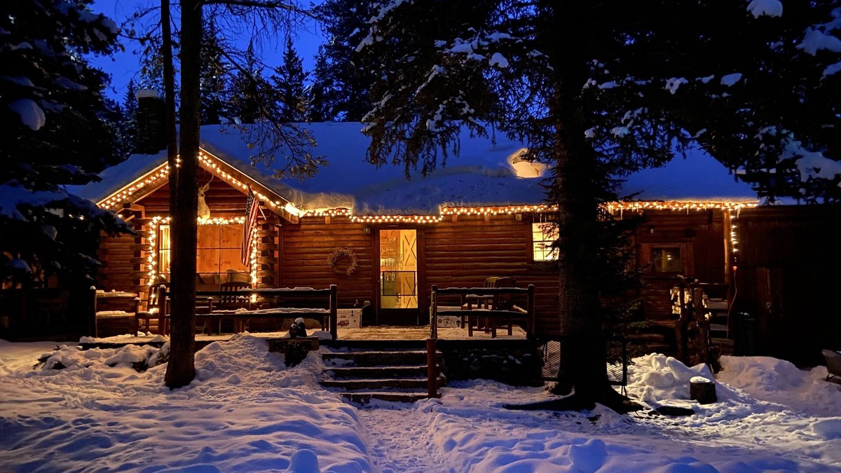 Almont Cabin | Real log cabin close to skiing in winter and outdoor activities in summer & fall