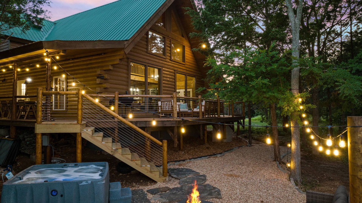 Branson Cabin | Real Log Cabin | Sleeps 32 | Forest Views/360 Deck + Games & Hot Tub