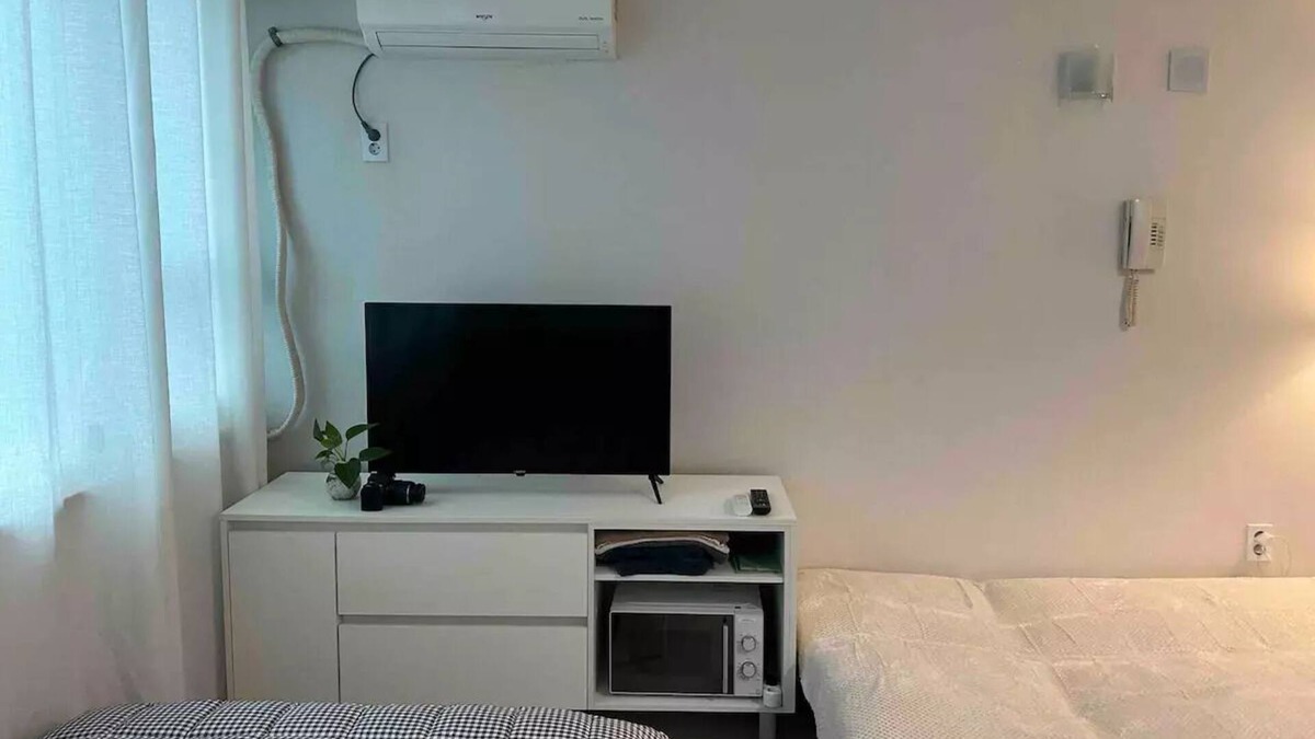 Bundang-gu Apartment | Realxing white home in Yatap-dong; Newly Renovated space