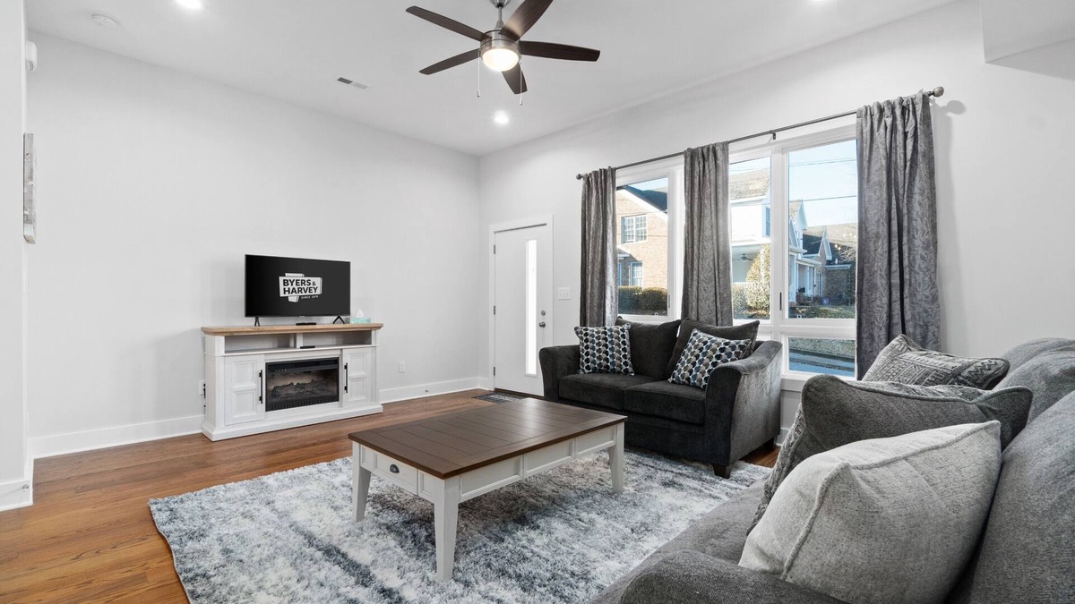 Clarksville House | Rebecca's Downtown Luxury Living (527 N 1st St, #C)