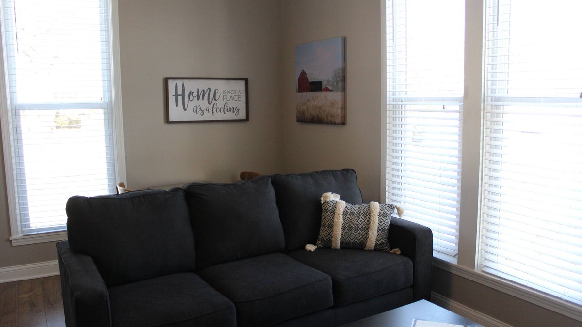 Pleasant Hill House | Rebecca's Retreat on Katy Trail in beautiful downtown Pleasant Hill MO