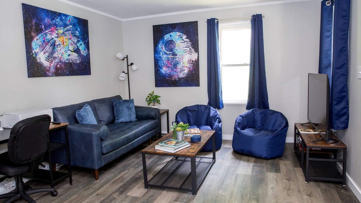 Fayetteville House | "Rebel Base" in the Heart of Fayetteville