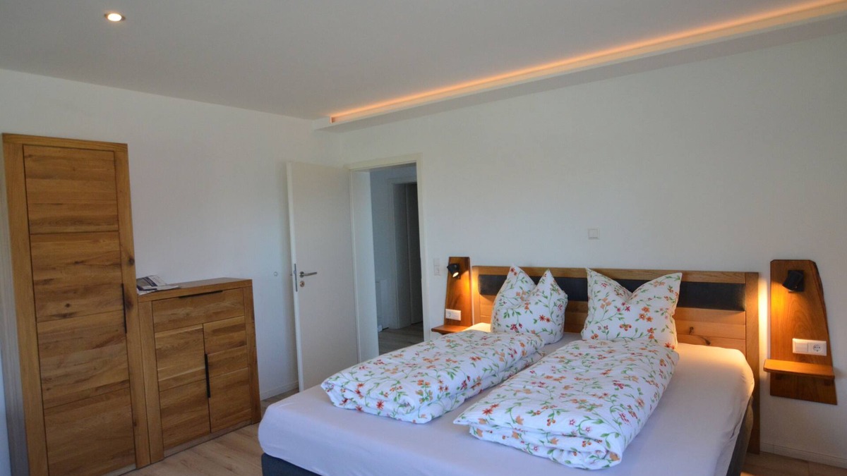 Oberglottertal Apartment | Reblaus first floor apartment with Black Forest view