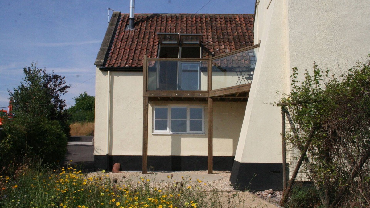 Coxley Cottage | Recent conversion. Near major tourist attractions, shops and lovely countryside.