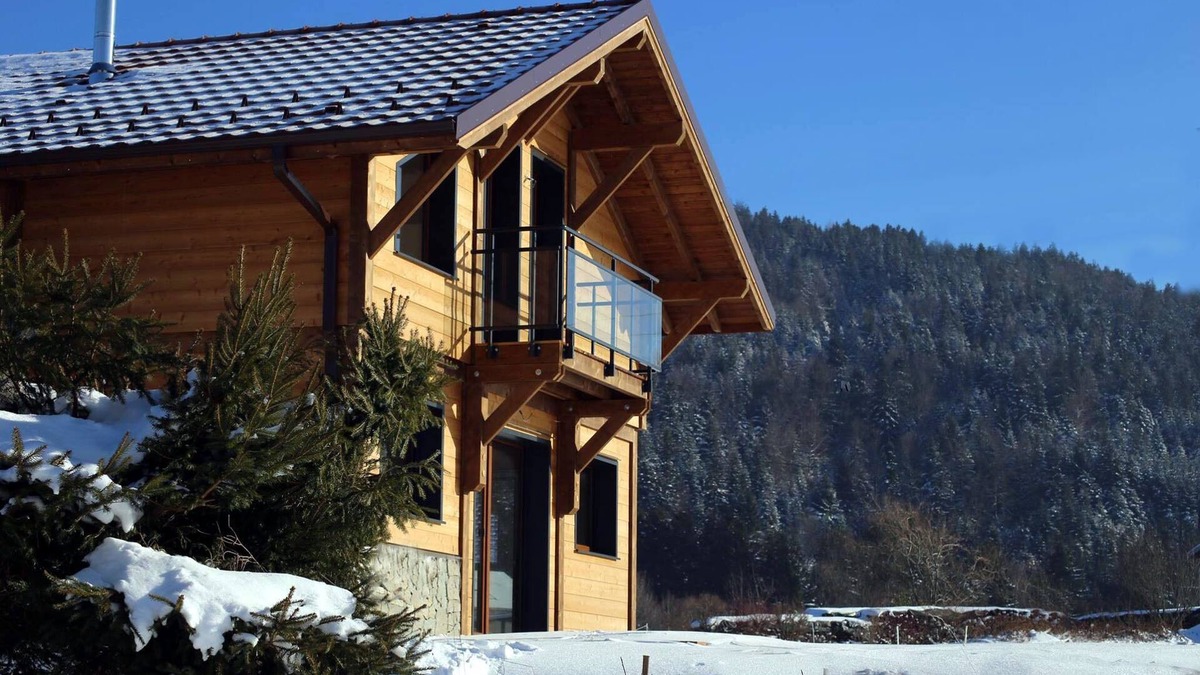 Gerbepal Ski Chalet | Recent fenced chalet view of nature and mountains wifi charges included