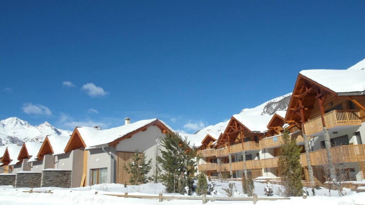 Monetier-les-Bains Apartment | Recent south-facing apartment with large balcony