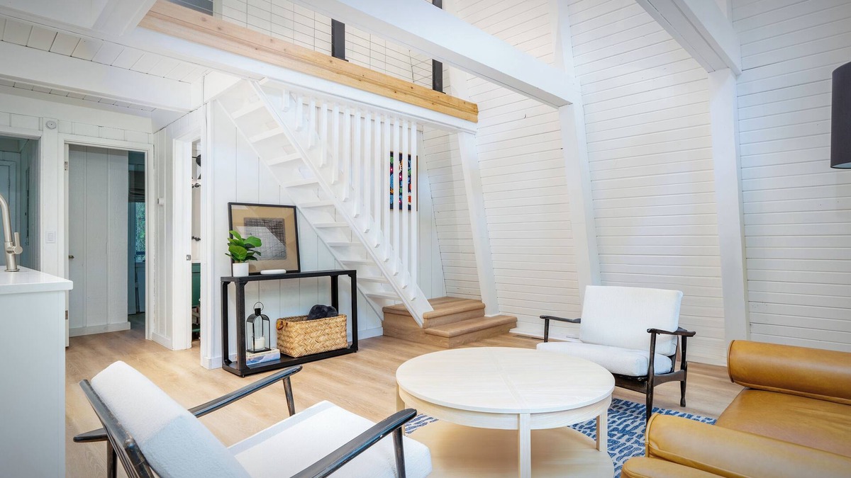 Harbor Springs Cabin | Recently Re-Furbished Luxury 3-bedroom Cabin in Harbor Springs SKi & SUN