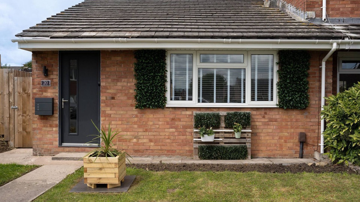 Keynsham House | Recently refurbished 2 bed modern bungalow in Keynsham