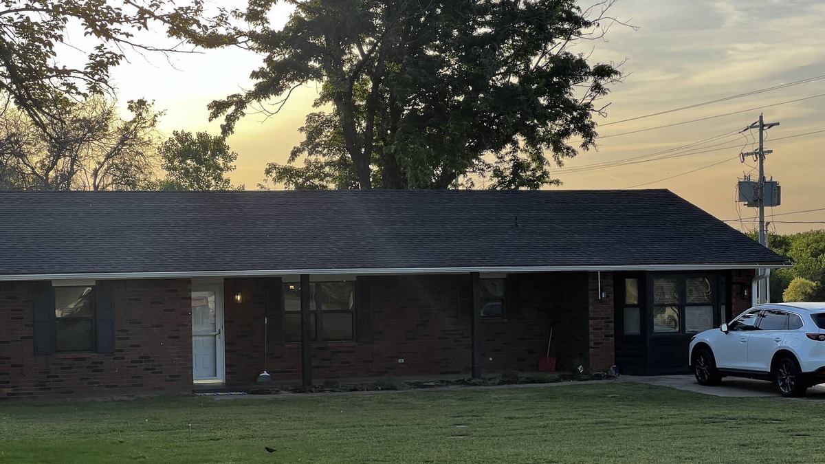 Ada House | Recently remodeled, enjoy just outside city limits, country space