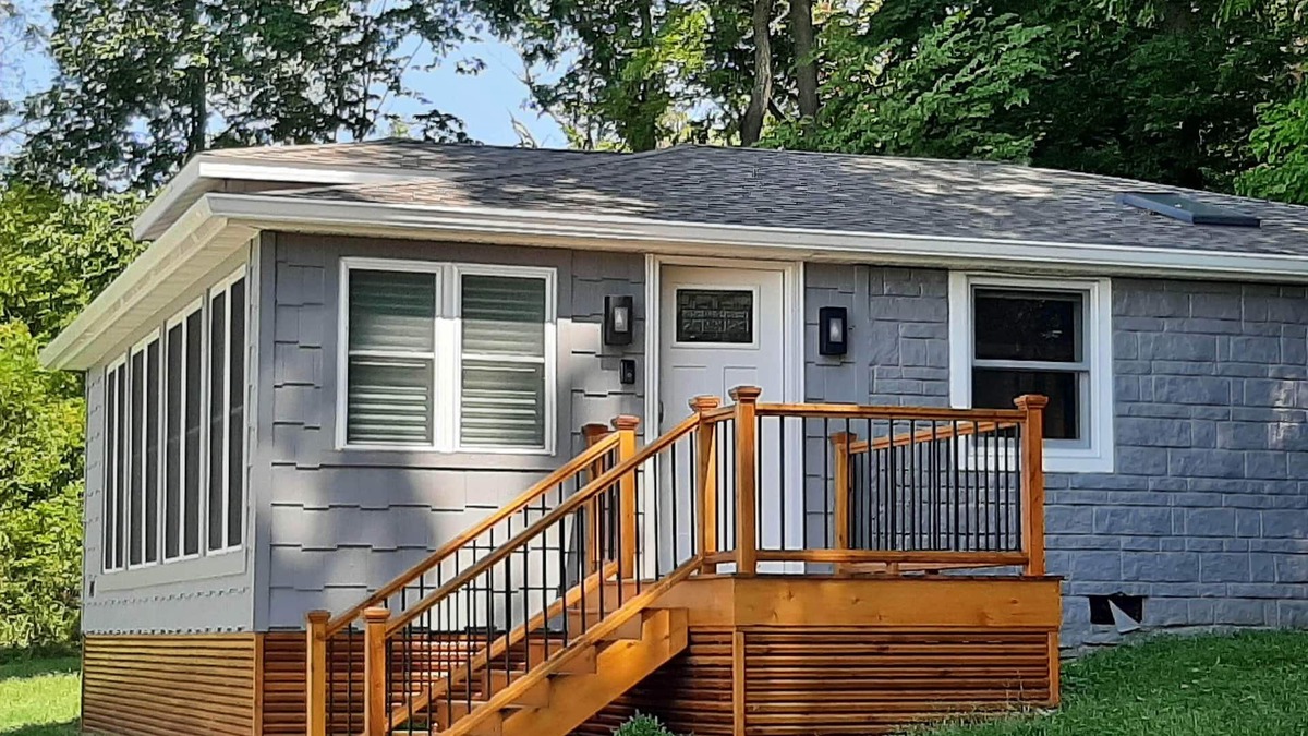 Nauvoo House | Recently remodeled Nauvoo home, 7 acres on the river