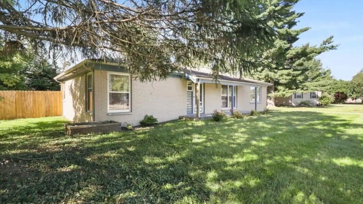 Prairieton House | Recently remodeled- Cute and Cozy Two Bedroom