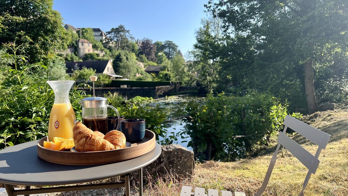 Semur-en-Auxois Apartment | Recently Renovated Riverside Sanctuary set in 5 Acres With 14 Meter Heated Pool